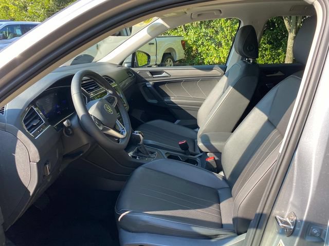 Used 2023 Volkswagen Tiguan SE w/ Panoramic Sunroof Package FWD image 12