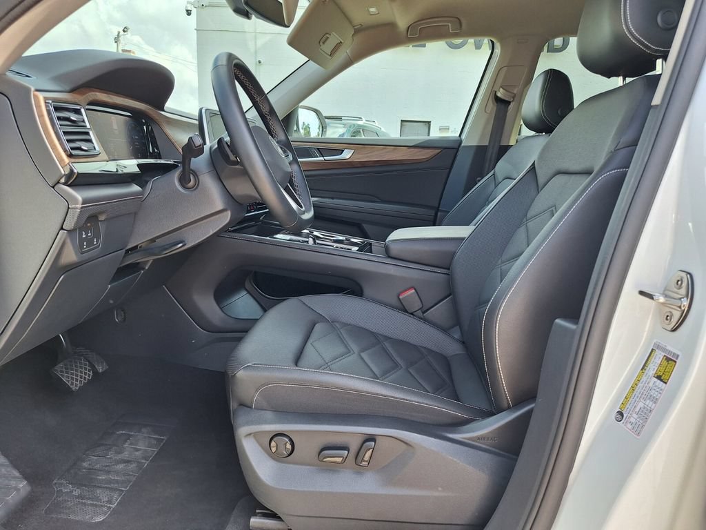 Used 2025 Volkswagen Atlas SE FWD image 14