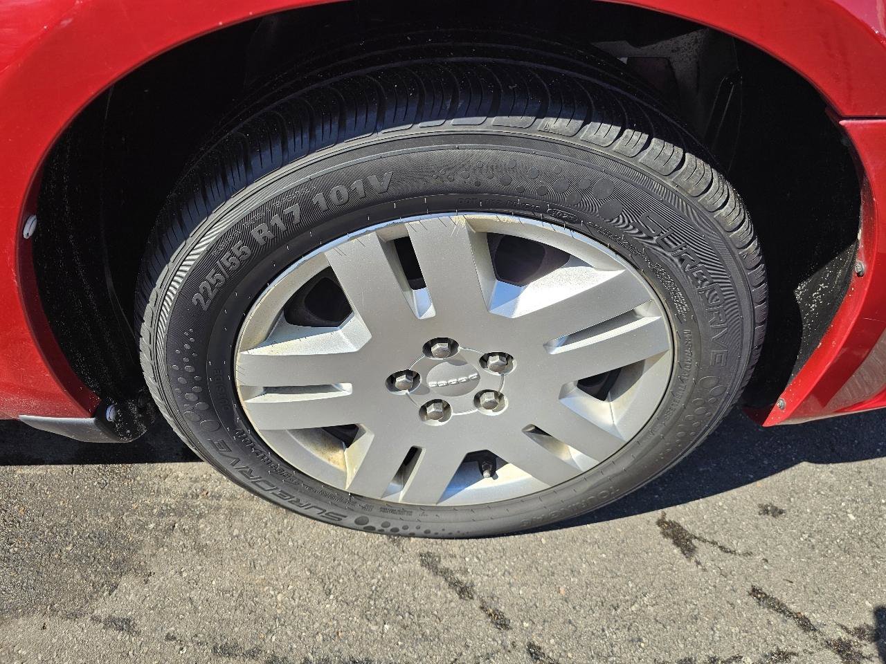 Used 2013 Dodge Avenger SE image 14