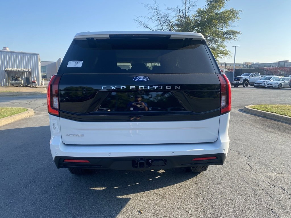 New 2025 Ford Expedition Active image 6