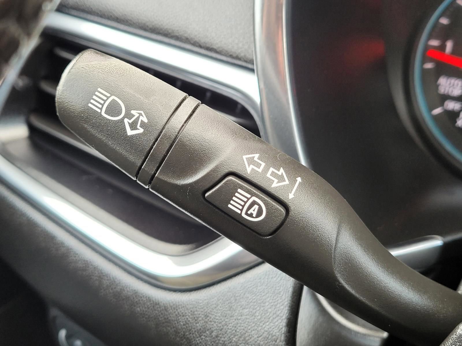 Used 2019 Chevrolet Equinox LT w/ Driver Convenience Package FWD image 33