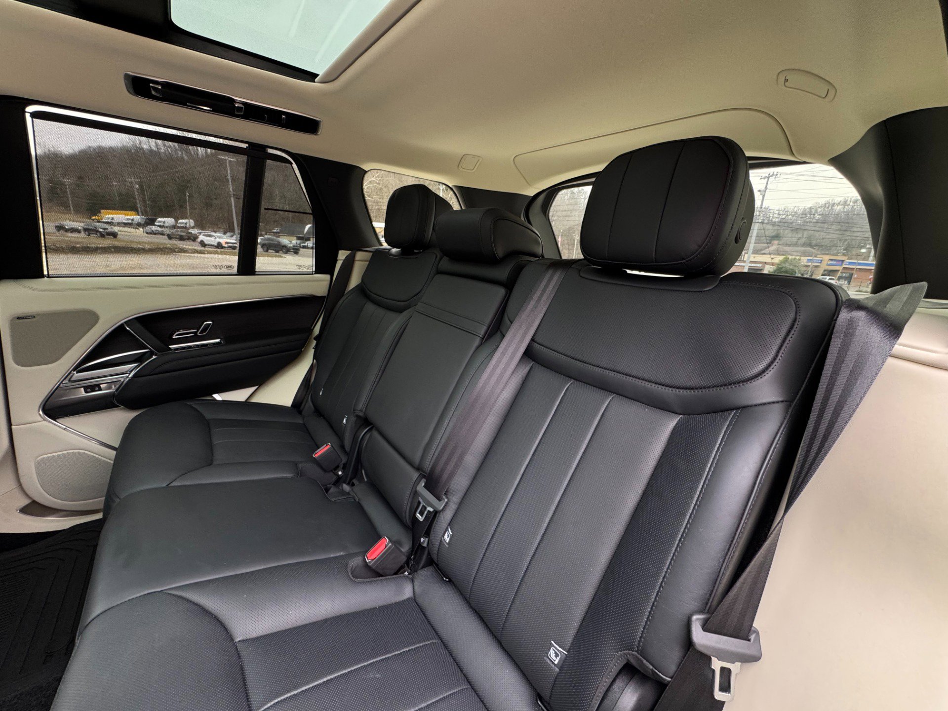 Used 2024 Land Rover Range Rover SE image 44