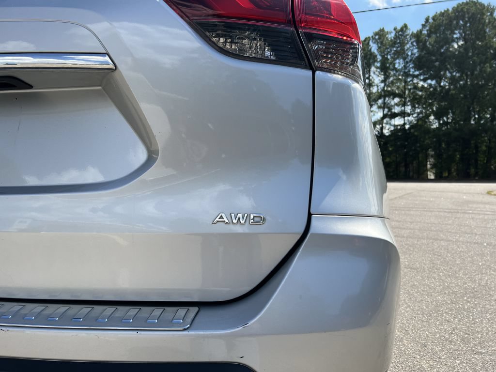 Used 2018 Nissan Rogue S AWD/4WD image 25