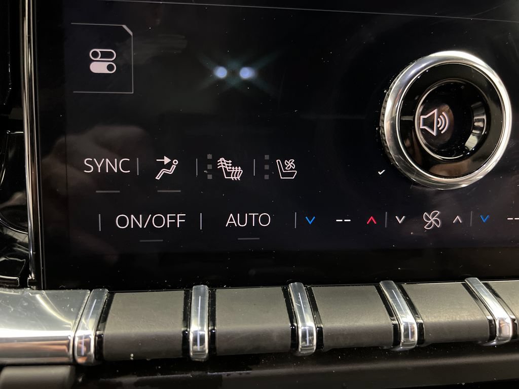 Used 2025 GMC Yukon XL Denali RWD image 60