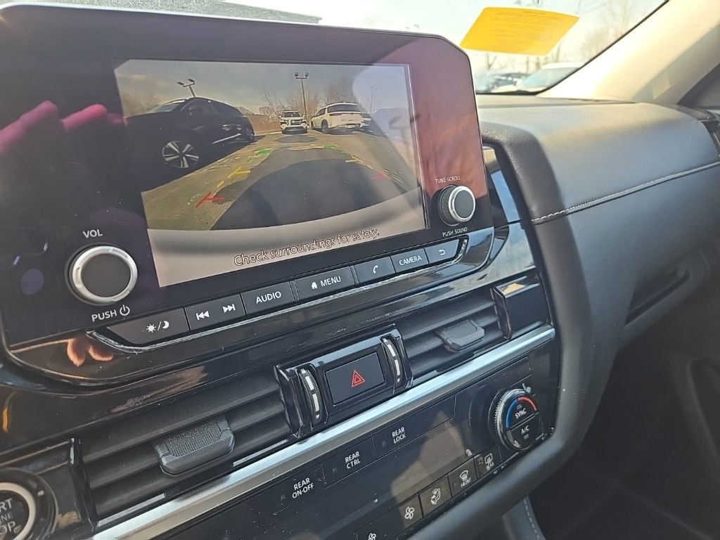 Used 2023 Nissan Pathfinder SV w/ SV Premium Package image 25