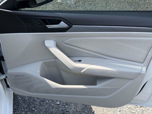 Used 2024 Volkswagen Jetta SE w/ Panoramic Sunroof Package FWD image 8