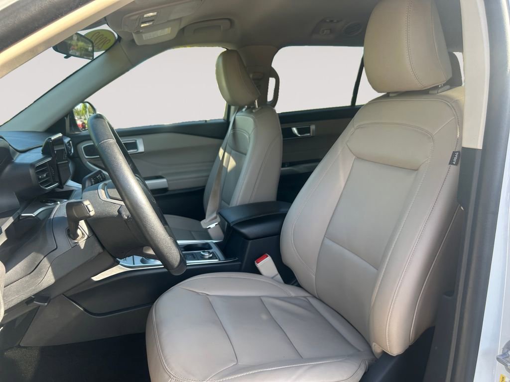 Used 2022 Ford Explorer XLT w/ Equipment Group 202A AWD/4WD image 9