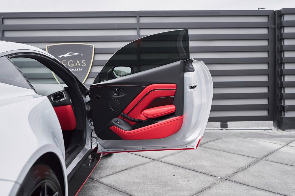 Used 2023 Aston Martin V12 Vantage image 29