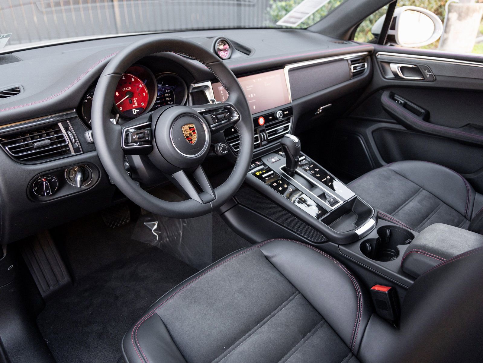 New 2026 Porsche Macan GTS AWD/4WD image 4