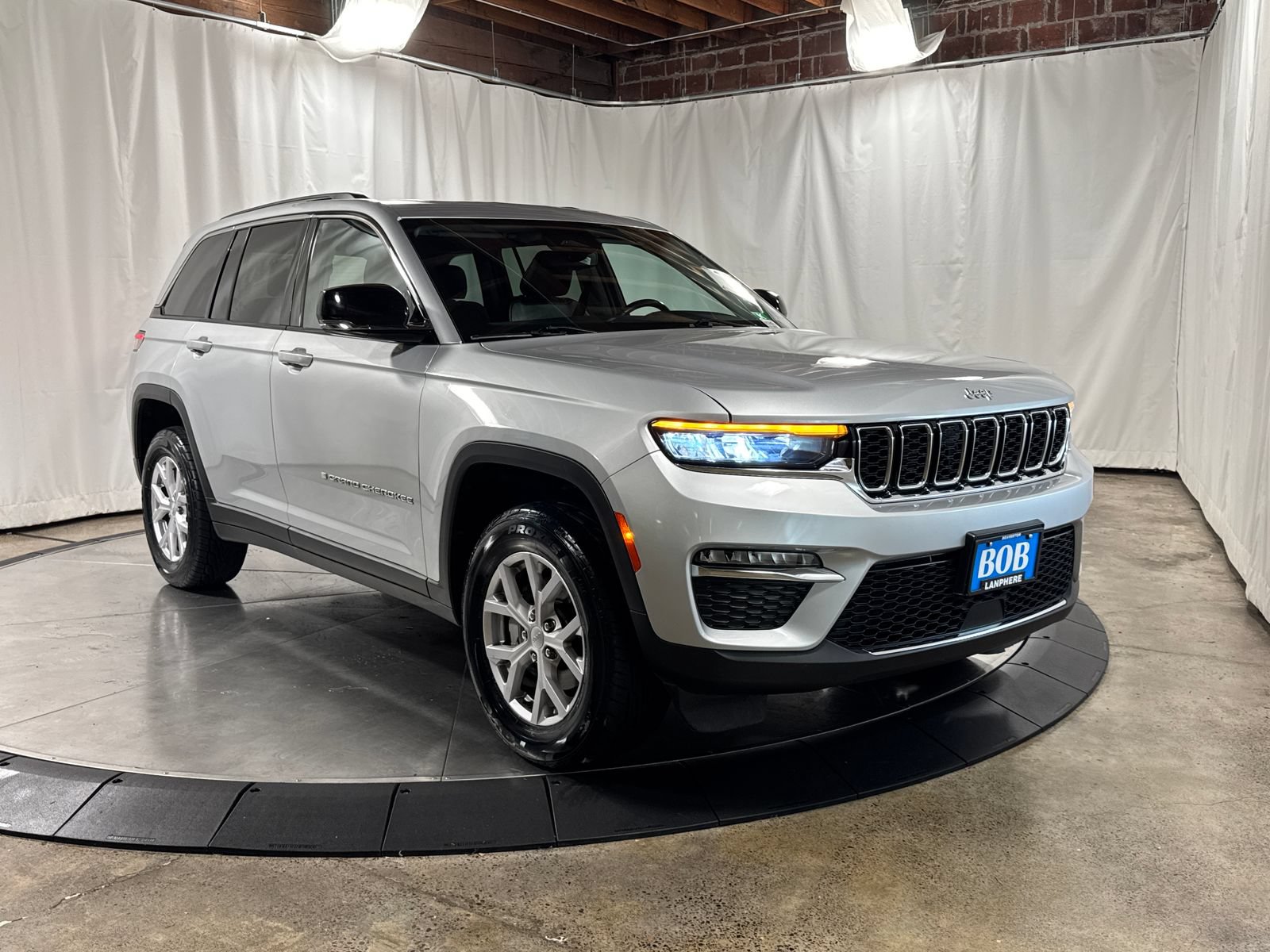Used 2022 Jeep Grand Cherokee Limited AWD/4WD image 10
