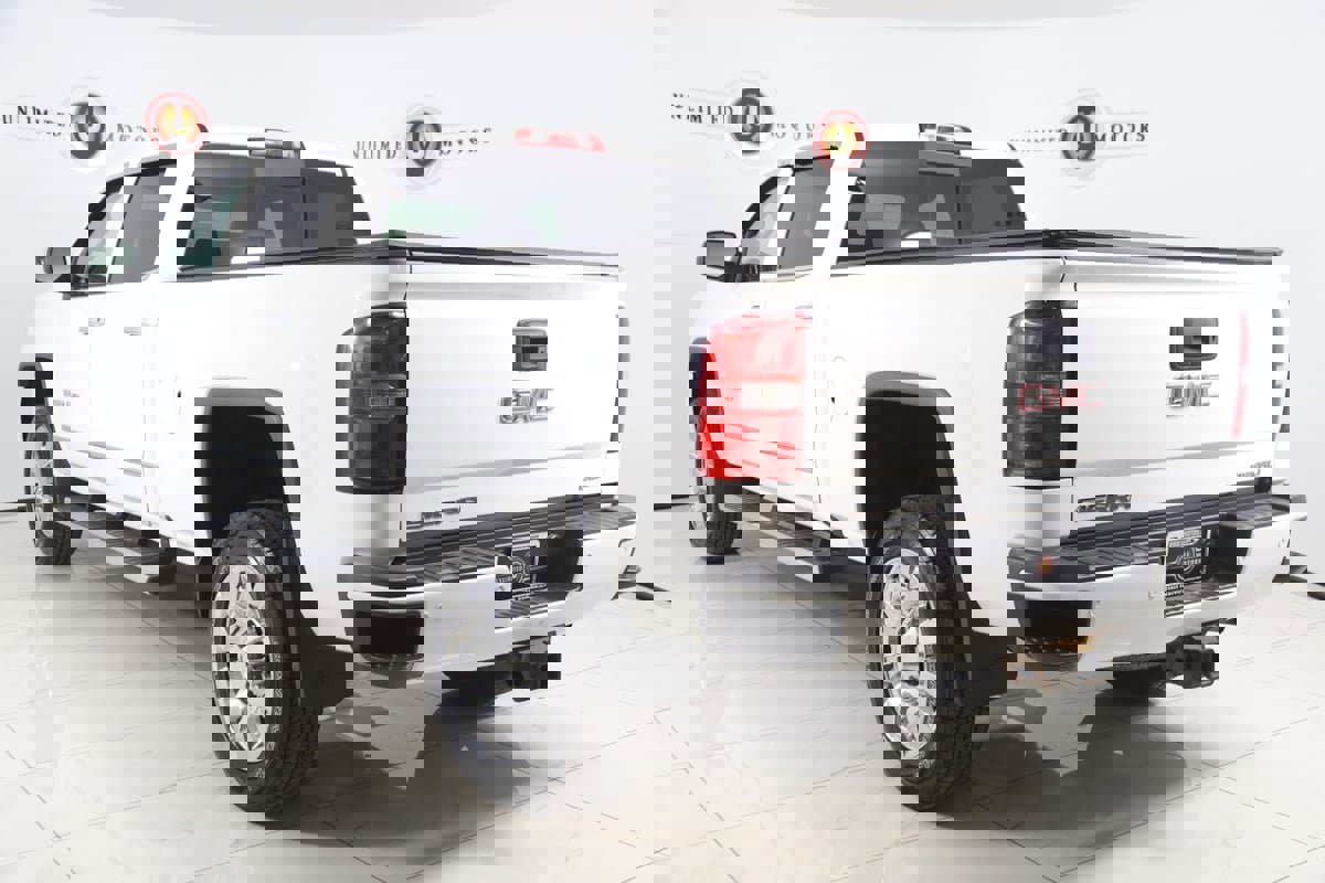 Used 2016 GMC Sierra 2500 Denali w/ Suspension Package, Off-Road AWD/4WD image 4