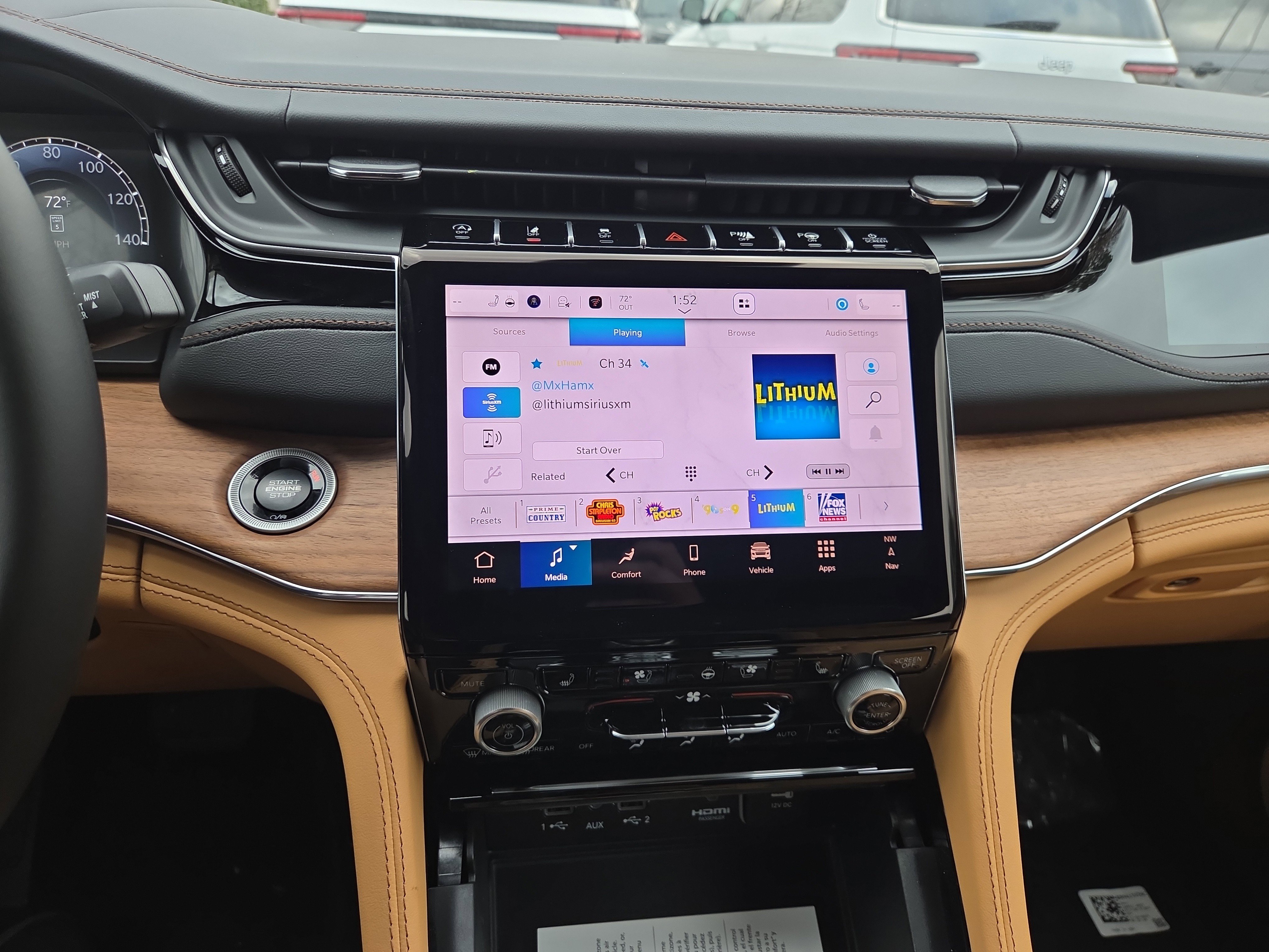 New 2025 Jeep Grand Cherokee Summit image 9