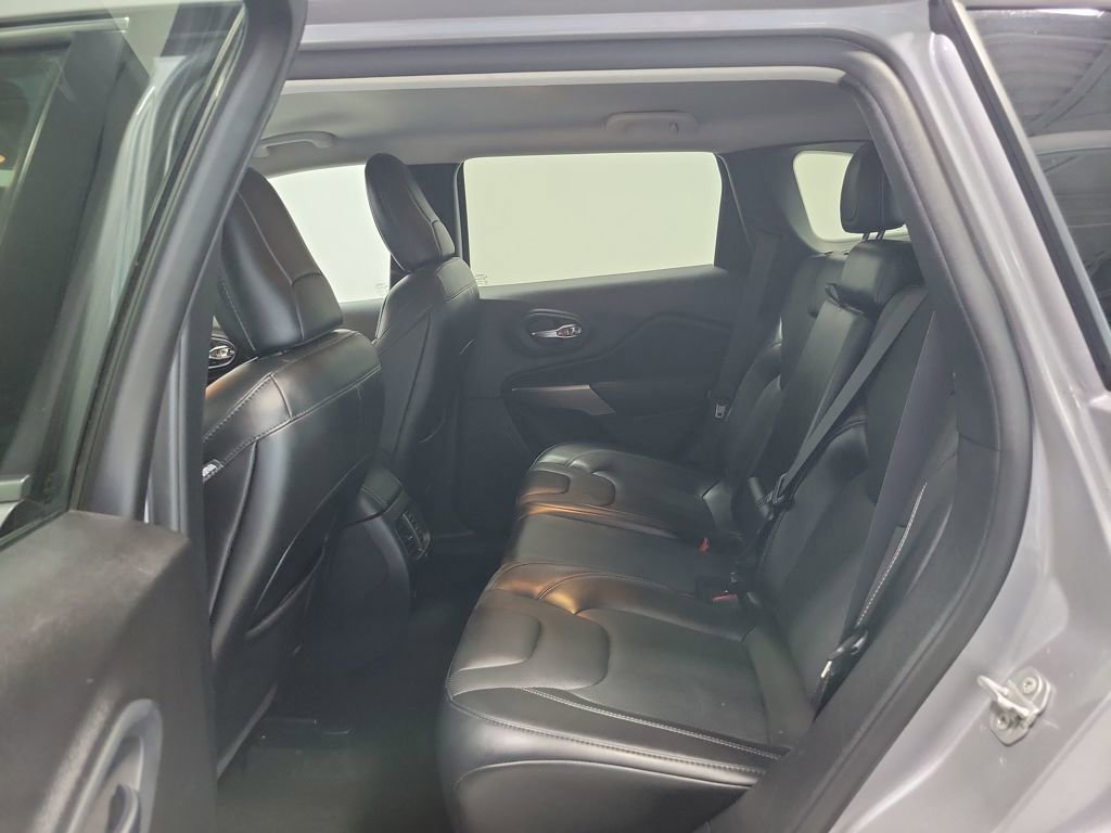 Used 2021 Jeep Cherokee Latitude Lux image 32