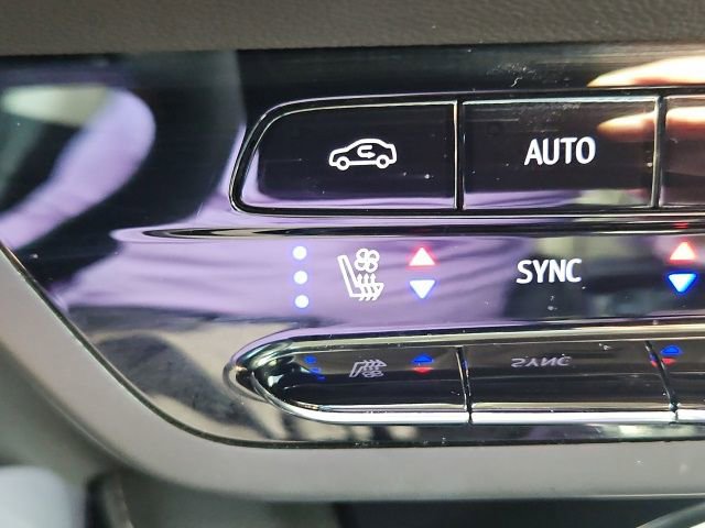 Used 2023 Buick Envision Avenir AWD/4WD image 30