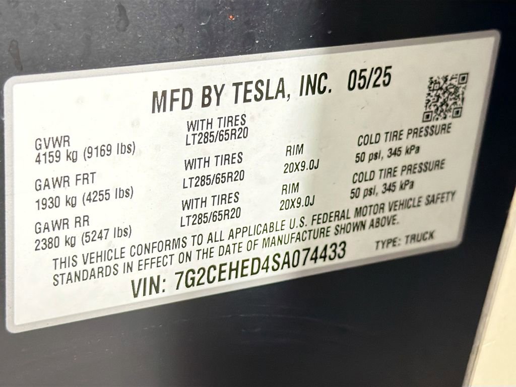 Used 2025 Tesla Cybertruck AWD Crew Cab image 33