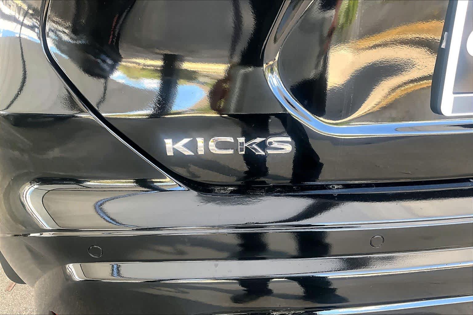 Certified 2023 Nissan Kicks SR FWD image 10