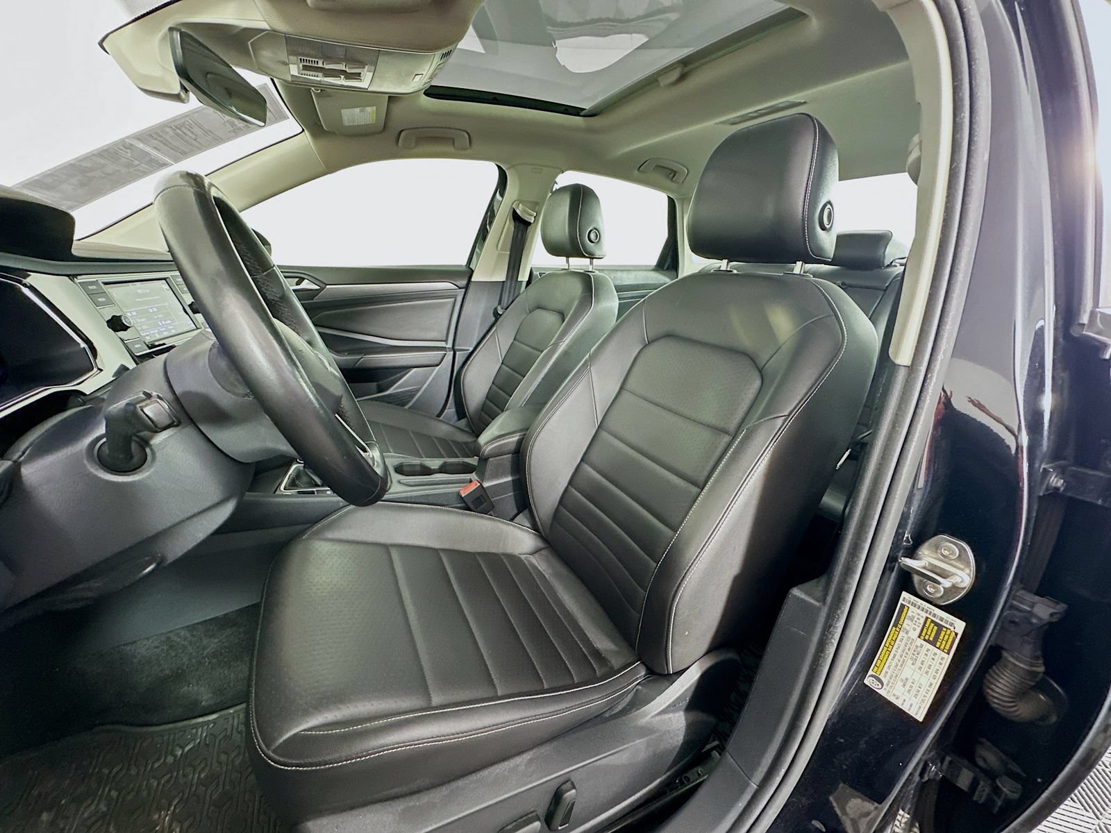 Used 2024 Volkswagen Jetta SE FWD image 21