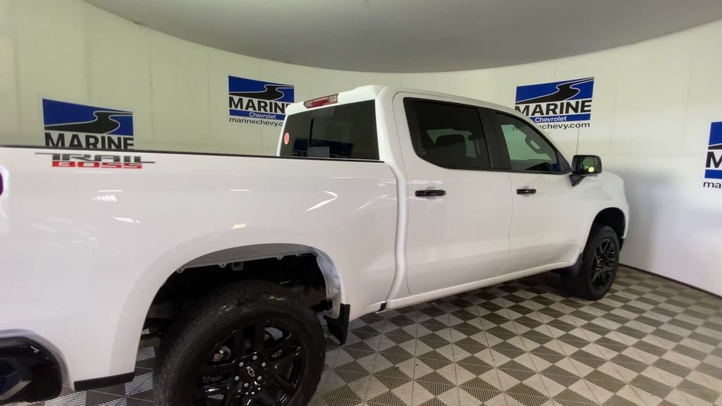 Used 2025 Chevrolet Silverado 1500 LT Trail Boss w/ Convenience Package II AWD/4WD image 2