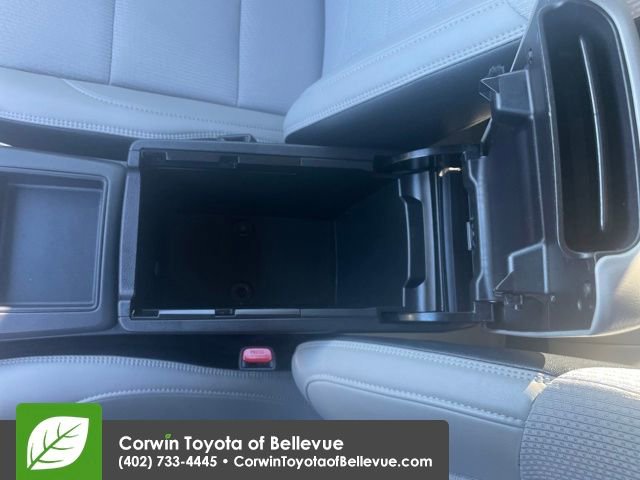 Used 2016 Toyota Camry SE image 25