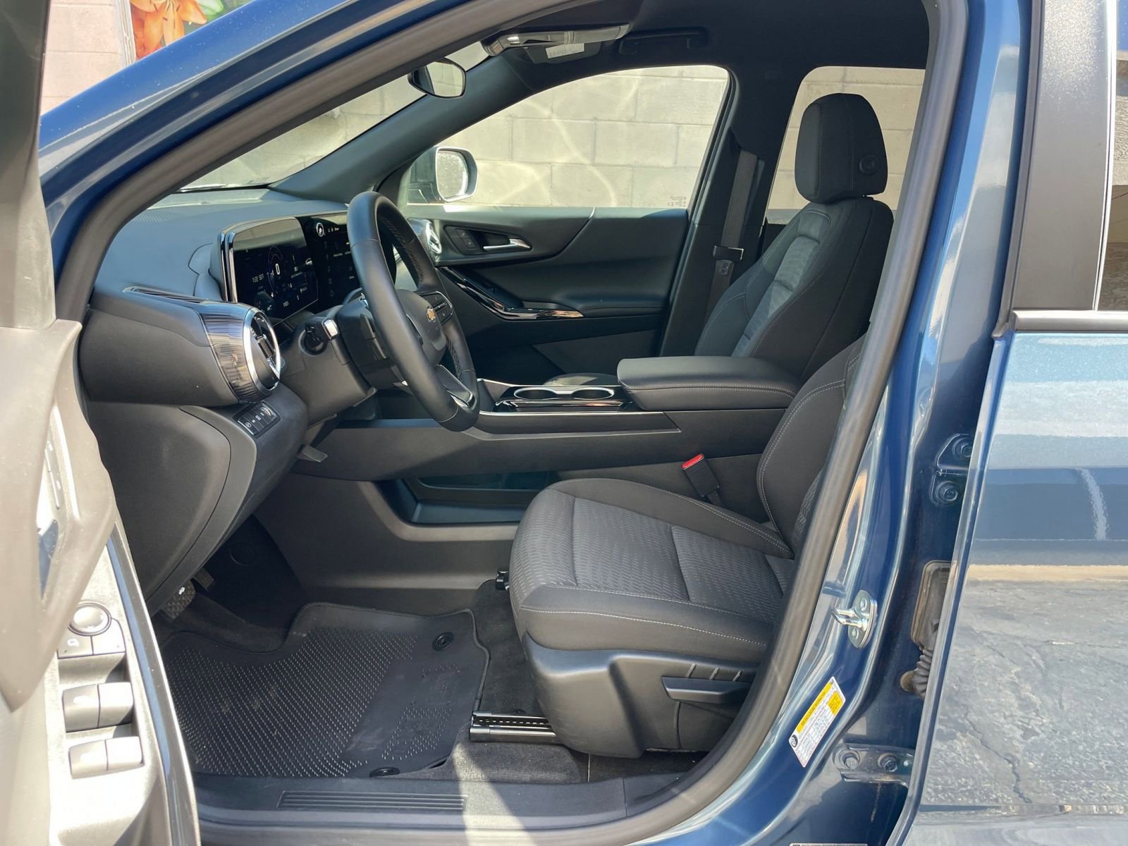 Used 2025 Chevrolet Equinox LT image 25