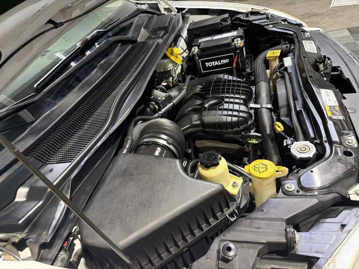 Used 2014 Chrysler Town & Country Touring FWD image 29