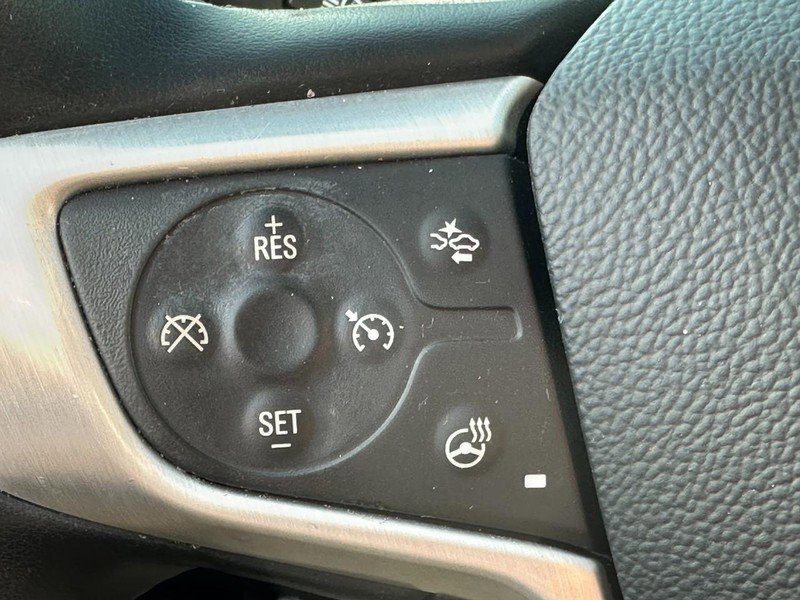 Used 2023 GMC Terrain SLT image 19