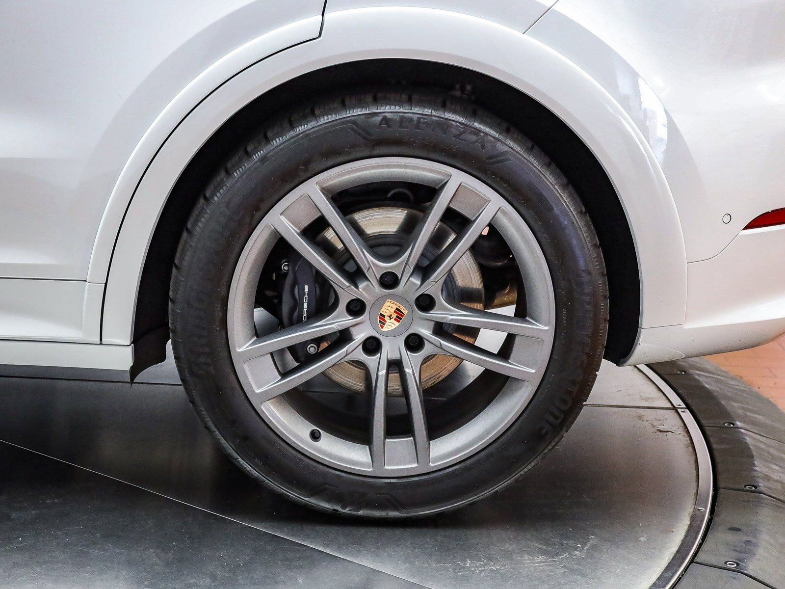 Certified 2025 Porsche Cayenne image 9