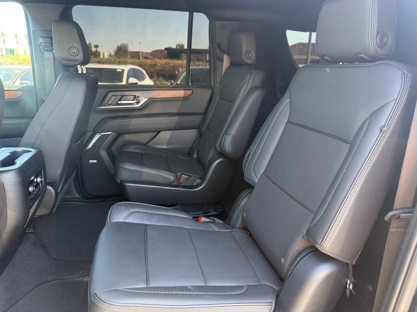 Used 2025 GMC Yukon XL Denali AWD/4WD image 23