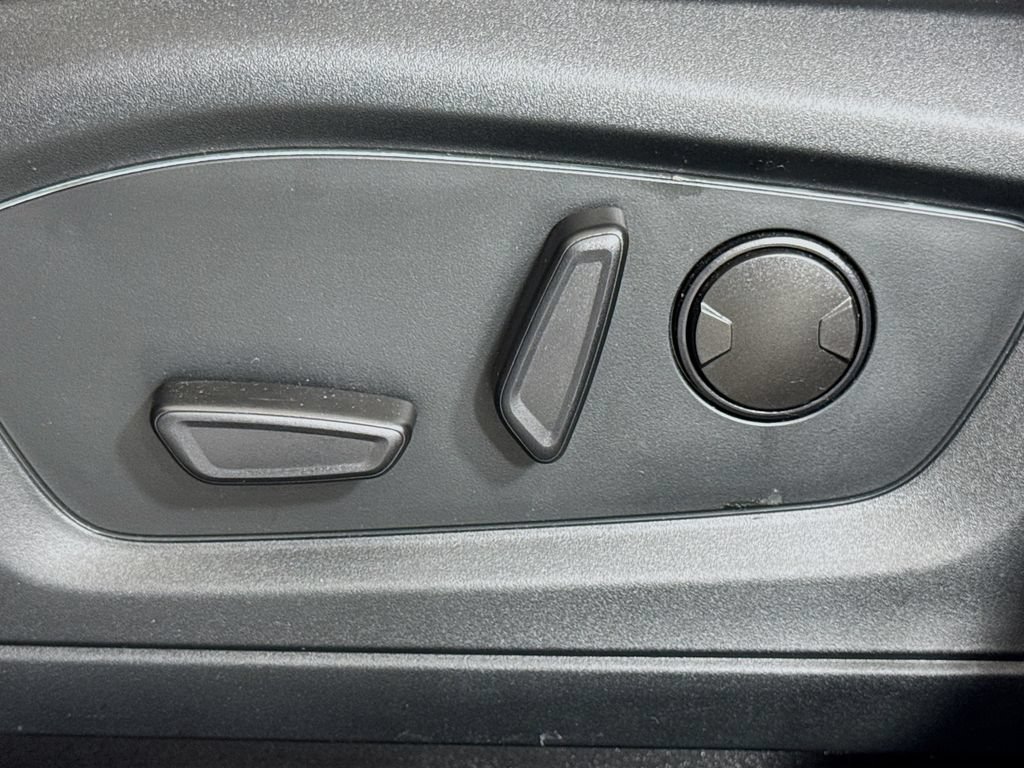 Used 2021 Ford Explorer XLT RWD image 14