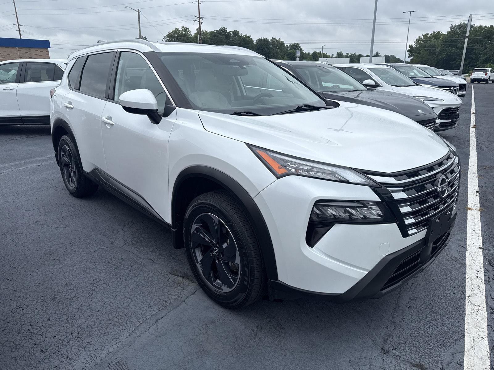 Used 2024 Nissan Rogue SV w/ SV Premium Package AWD/4WD image 5