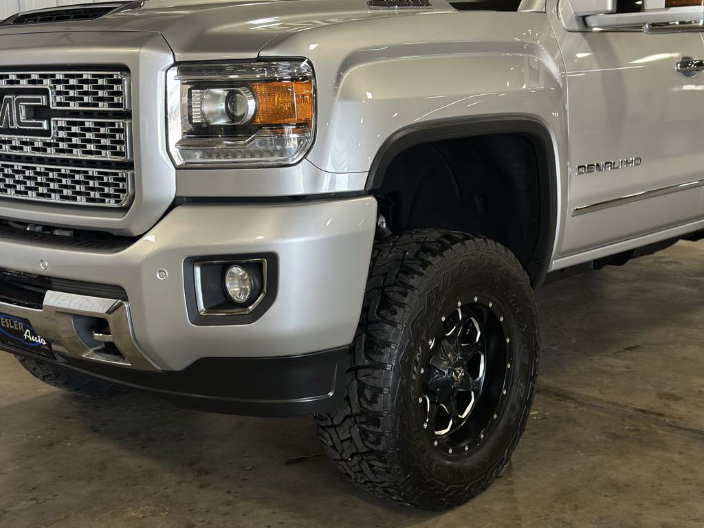 Used 2018 GMC Sierra 2500 Denali w/ Duramax Plus Package image 3
