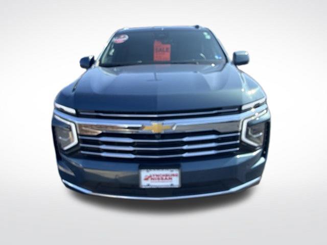Used 2025 Chevrolet Suburban LT AWD/4WD image 2