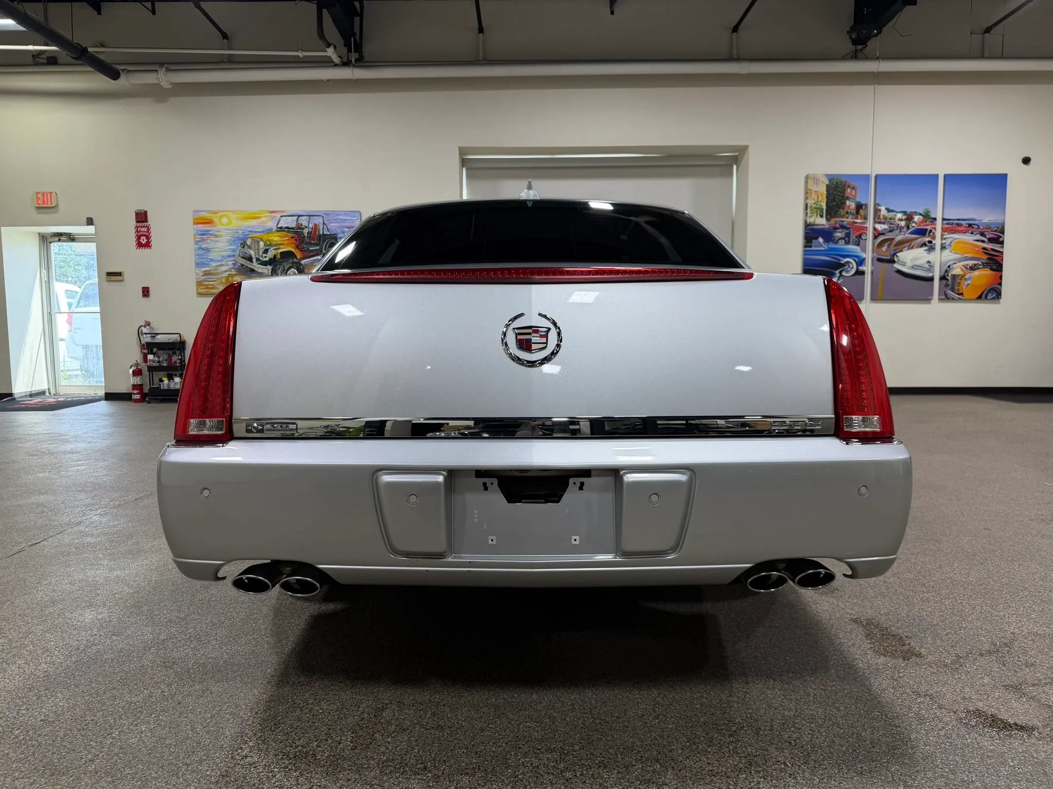 Used 2009 Cadillac DTS w/ Trunk Convenience Package FWD image 6