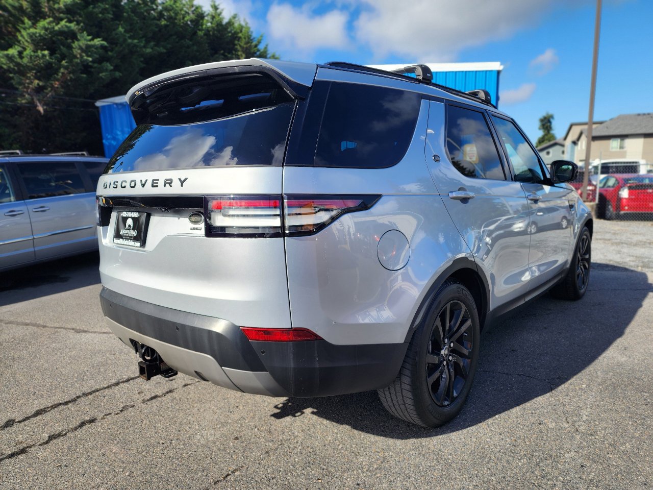 Used 2017 Land Rover Discovery SE image 5