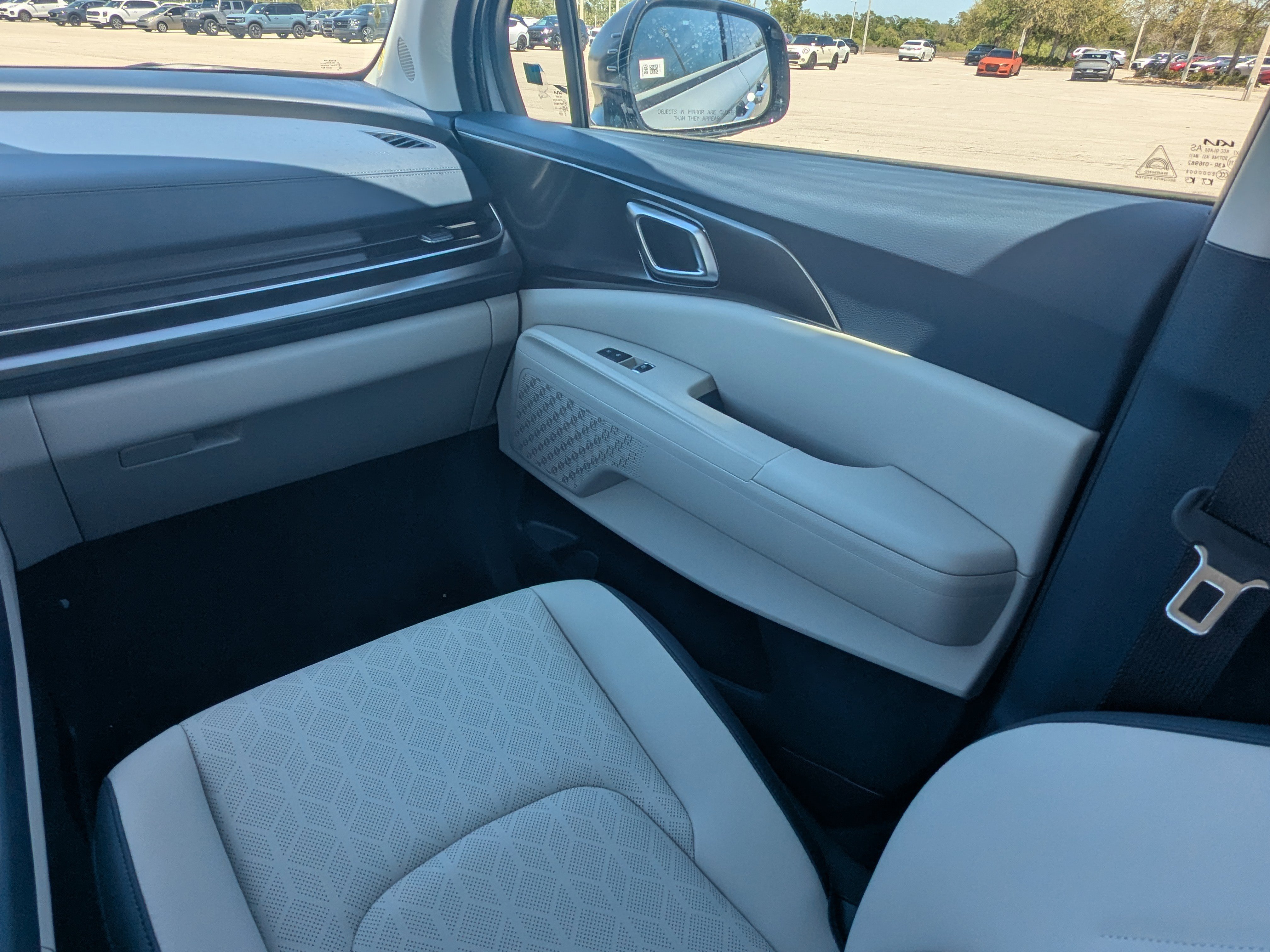 New 2026 Kia Carnival SX w/ SX Dark Edition Package FWD image 31