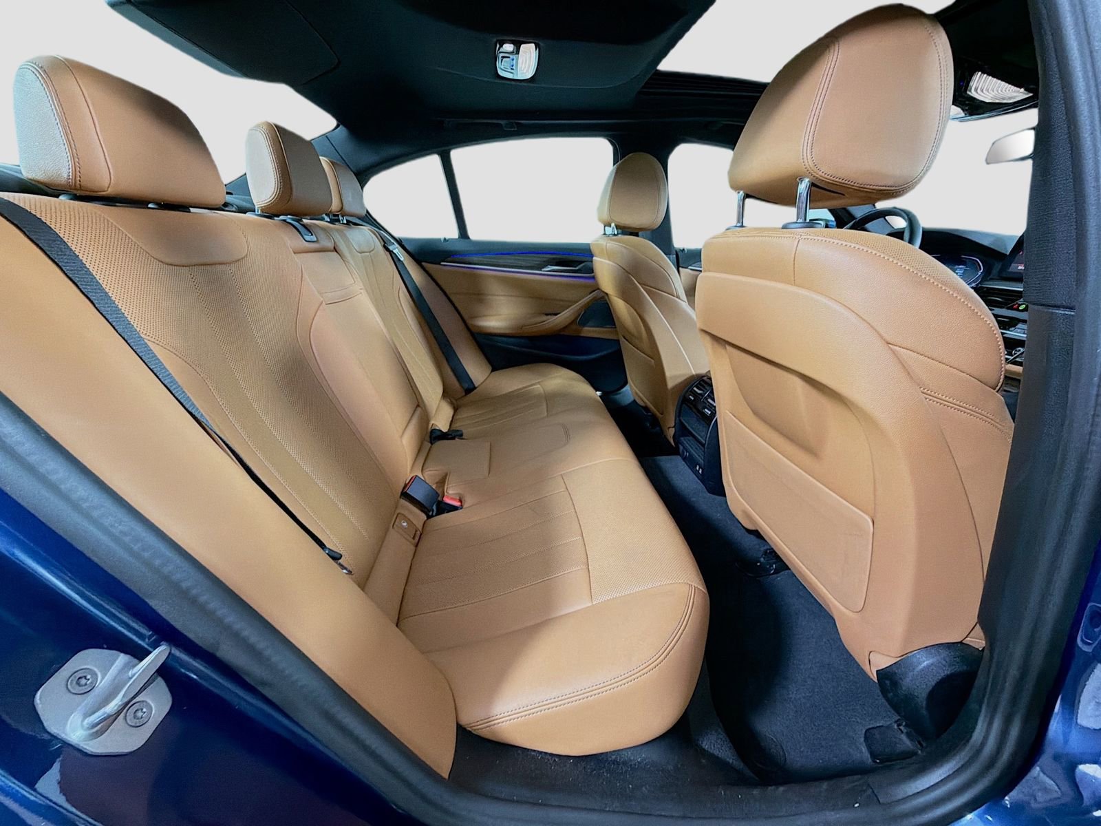 Used 2023 BMW 540i w/ Premium Package image 30