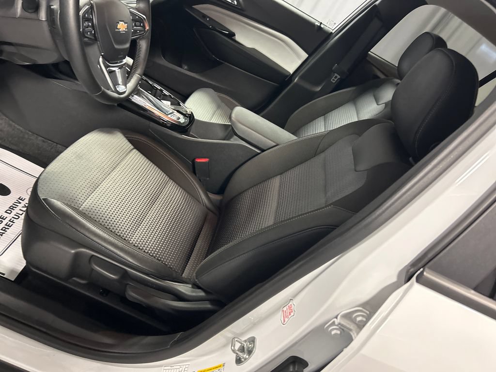 Used 2025 Chevrolet Trax LT w/ LT Convenience Package FWD image 10