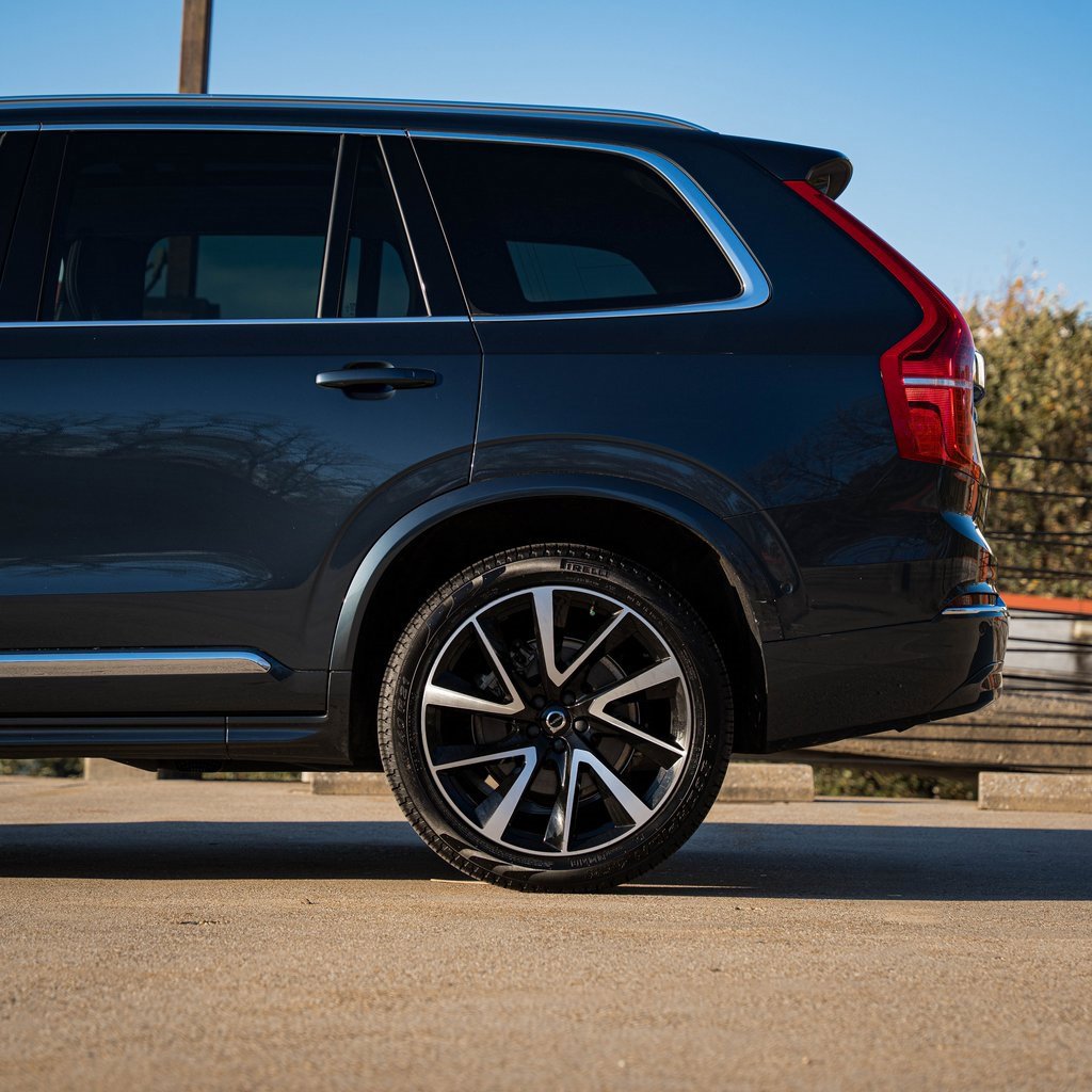 Certified 2023 Volvo XC90 B6 Plus w/ Protection Package image 4