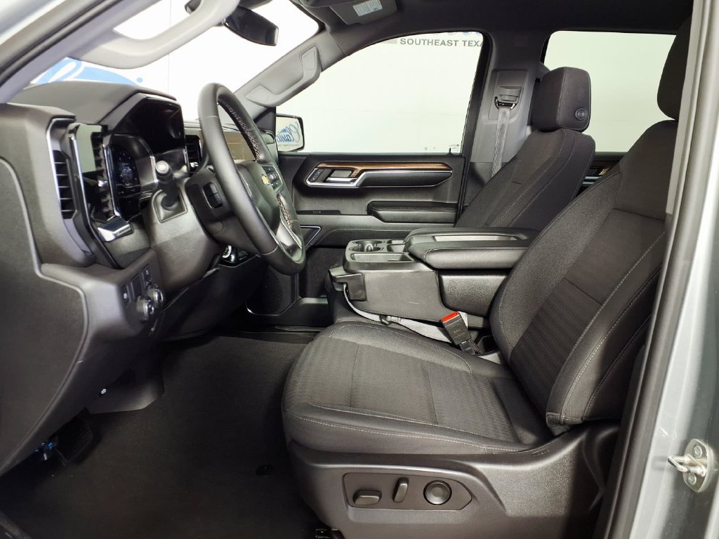Used 2024 Chevrolet Silverado 1500 LT RWD image 9