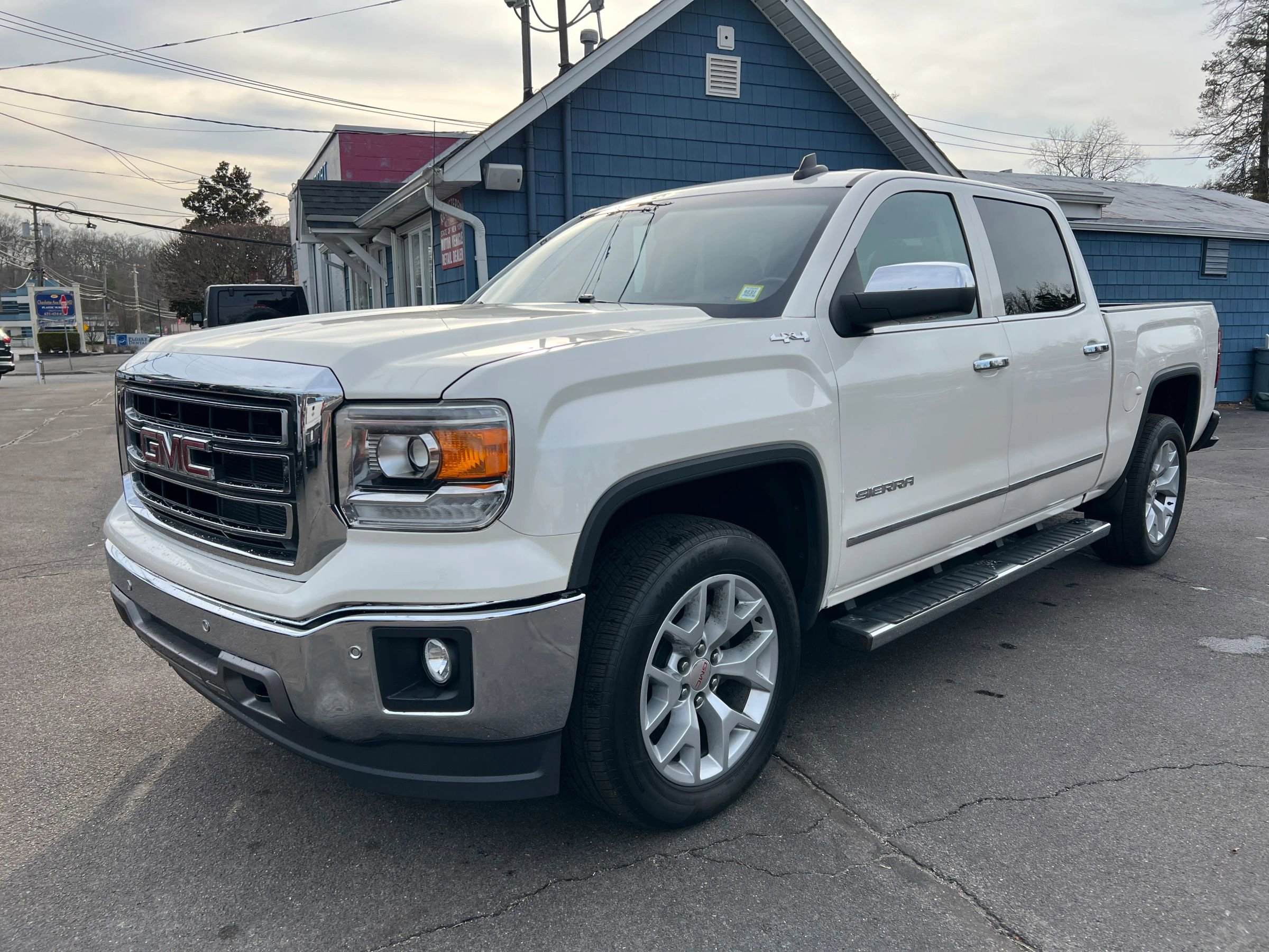 Used 2015 GMC Sierra 1500 SLT w/ SLT Crew Cab Value Package image 2