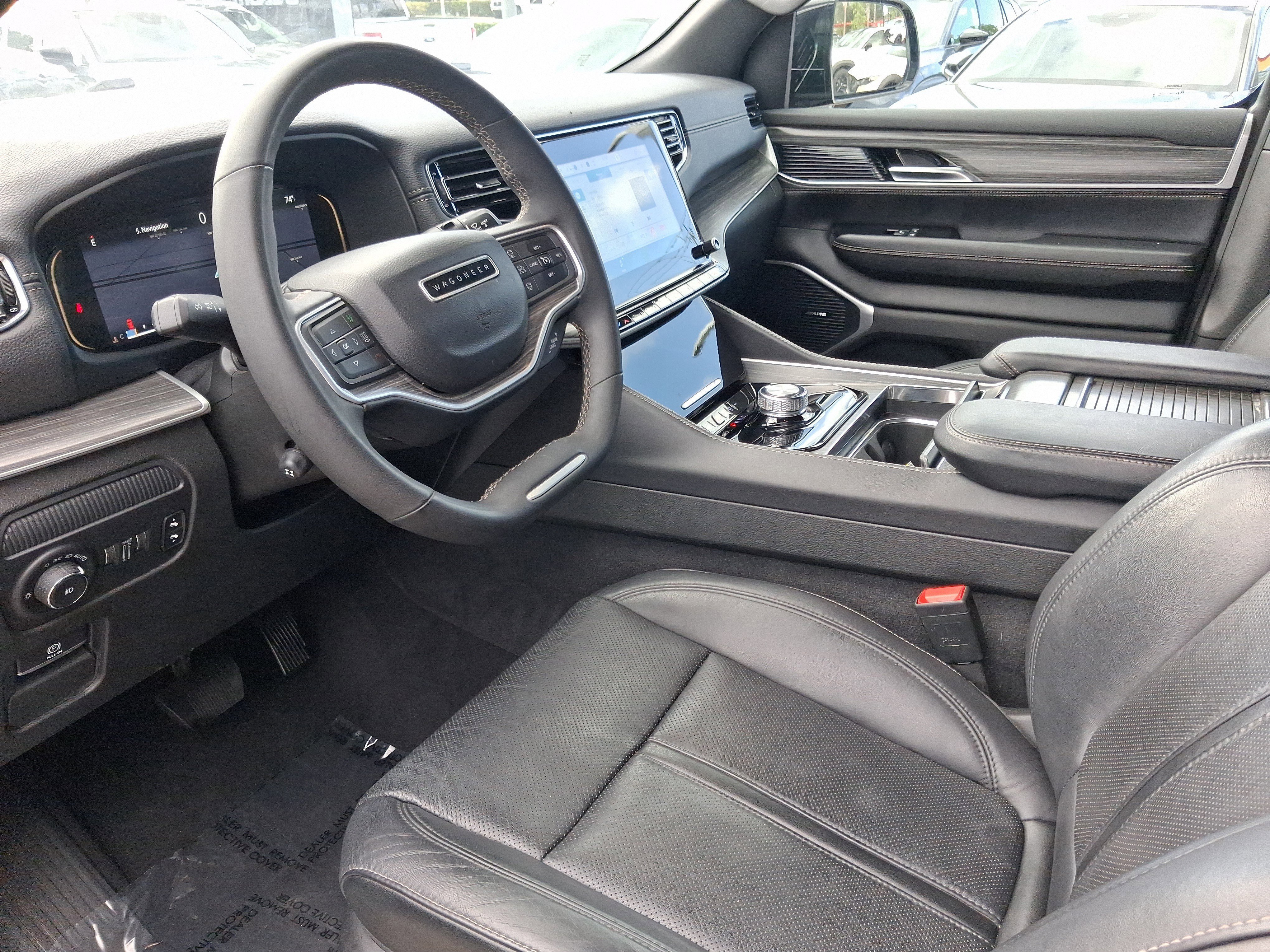 Used 2024 Jeep Wagoneer L Series II RWD image 11