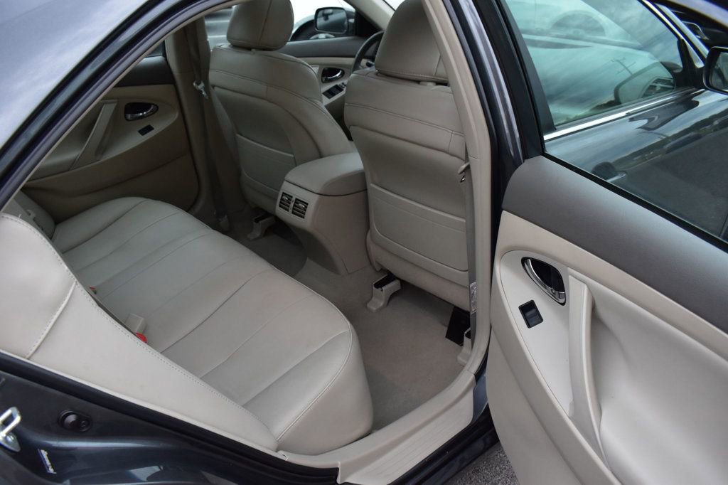 Used 2009 Toyota Camry Hybrid image 25