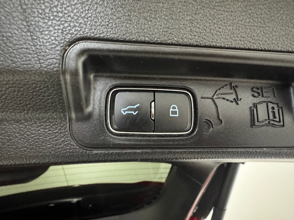 Used 2021 Ford Explorer XLT w/ Equipment Group 202A AWD/4WD image 41