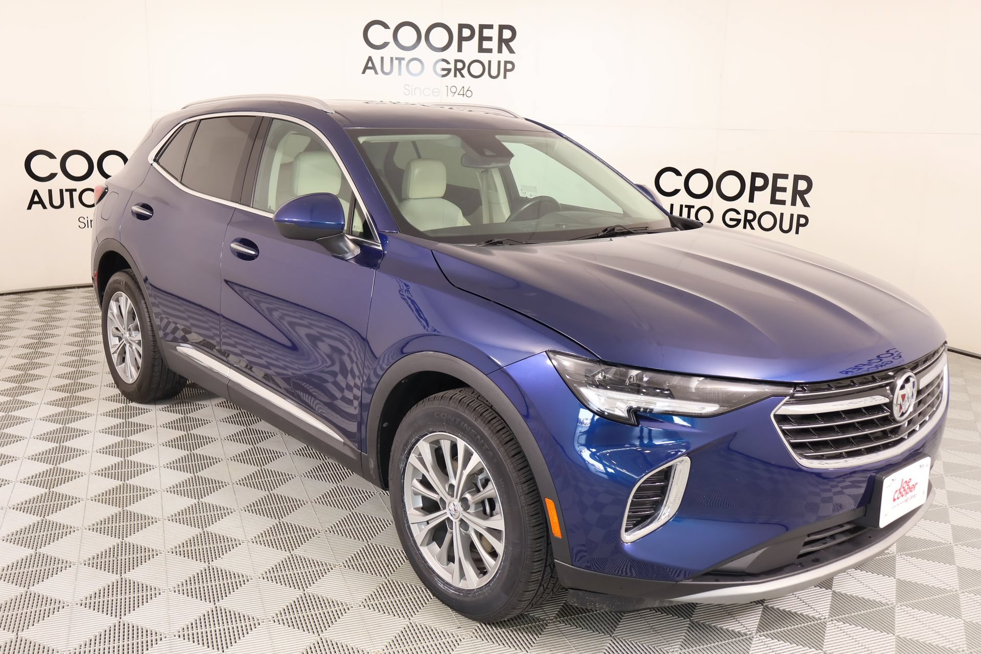 Used 2023 Buick Envision Preferred FWD image 1