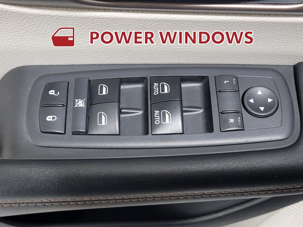 Used 2018 Chrysler Pacifica L FWD image 26