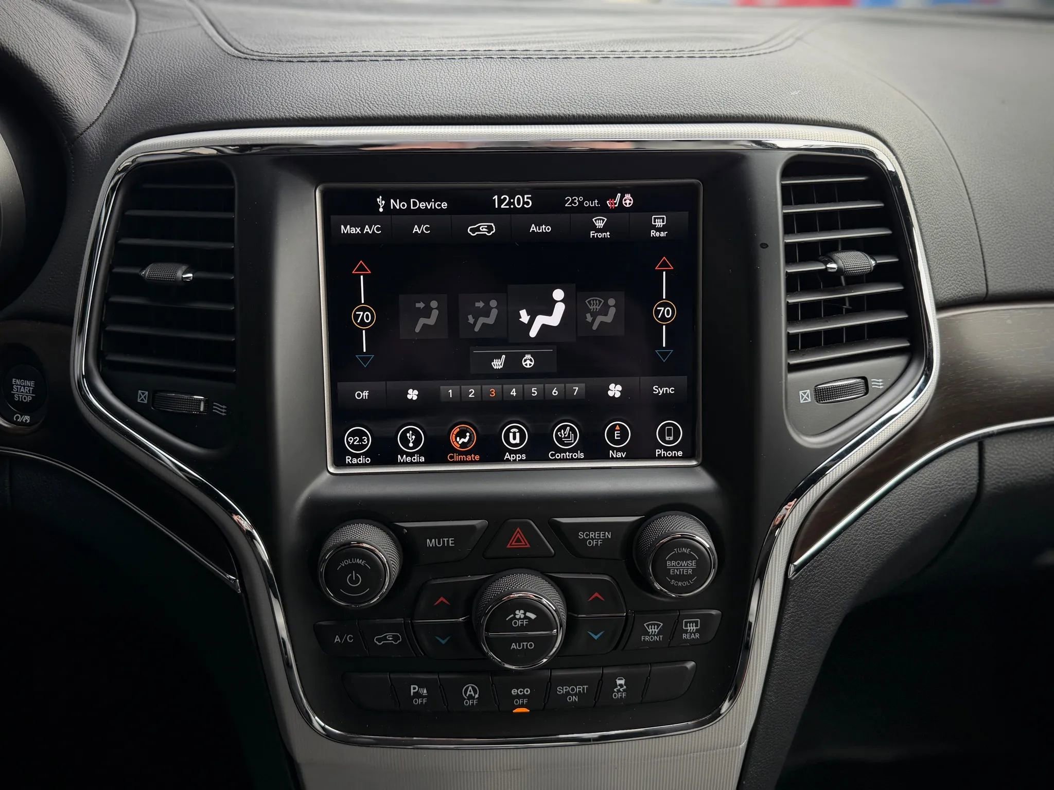 Used 2018 Jeep Grand Cherokee Limited image 17