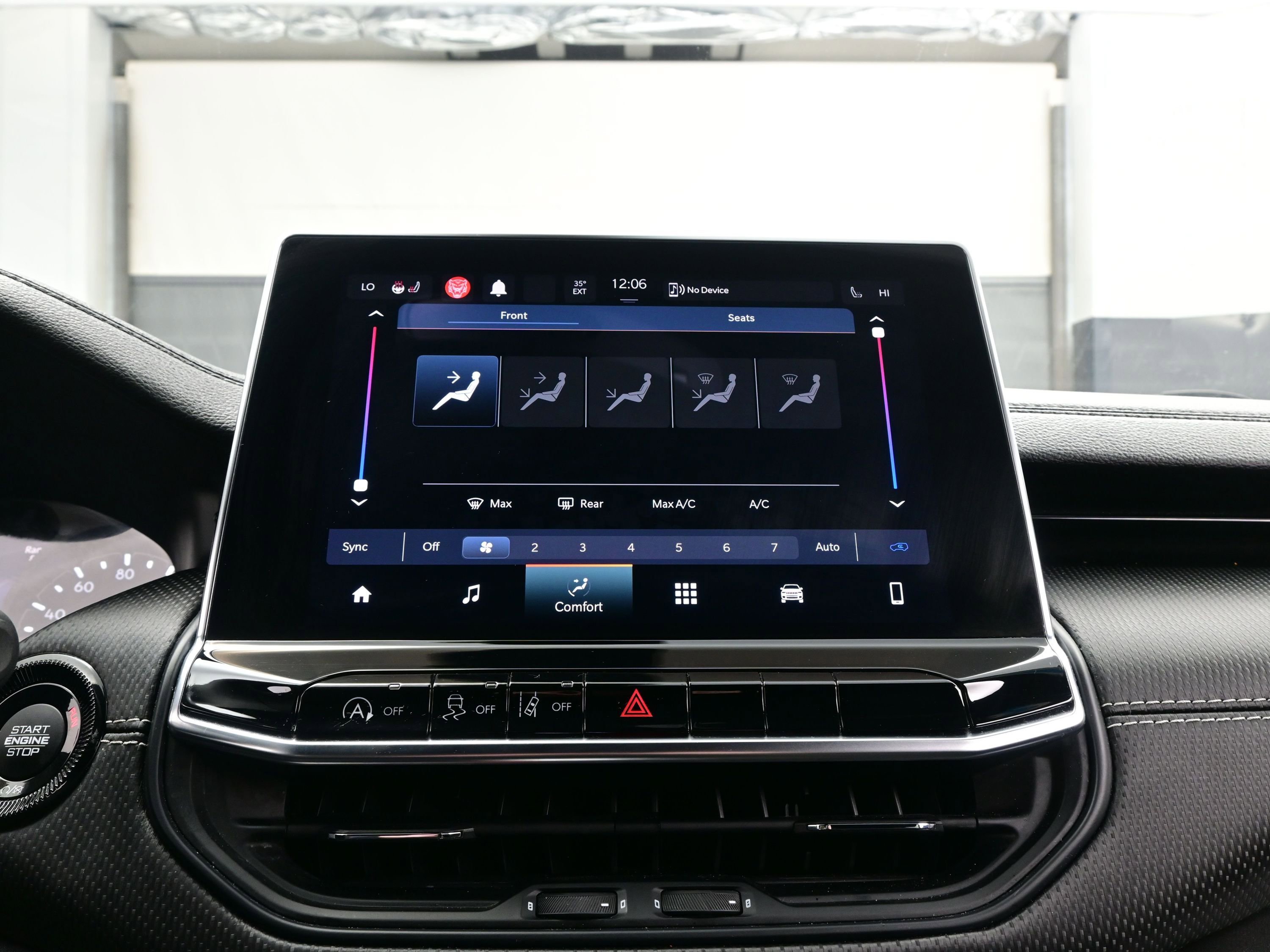 Used 2024 Jeep Compass Latitude w/ Convenience Group image 19