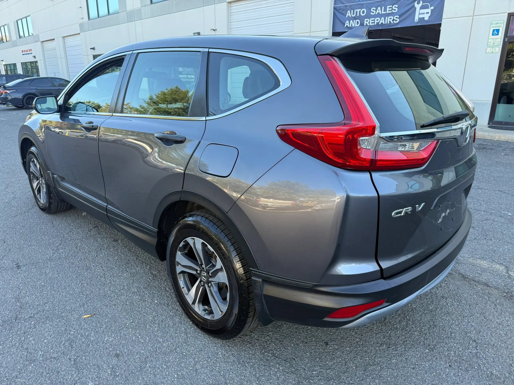 Used 2018 Honda CR-V LX image 9
