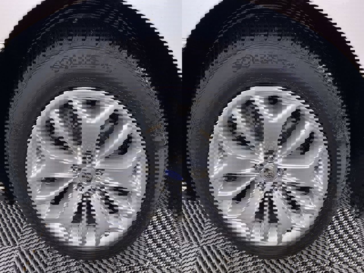 Used 2018 Ford Taurus Limited w/ Driver Assist Package image 15