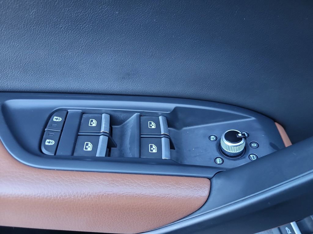 Used 2022 Audi Q5 2.0T Premium w/ Convenience Package image 11